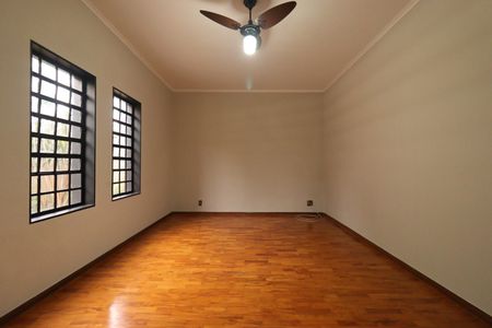 Casa para alugar com 250m², 4 quartos e 3 vagas Casa para alugar com 250m², 4 quartos e 3 vagasSala