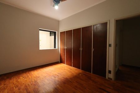 Casa para alugar com 250m², 4 quartos e 3 vagas Casa para alugar com 250m², 4 quartos e 3 vagasSuíte