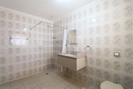 Banheiro de casa para alugar com 1 quarto, 60m² em Lapa, São Paulo