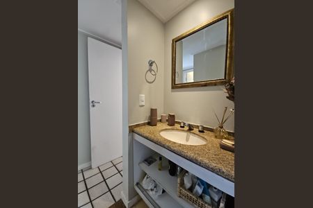 Apartamento para alugar com 136m², 4 quartos e 2 vagasBanheiro Corredor