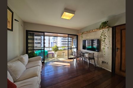 Apartamento para alugar com 136m², 4 quartos e 2 vagasSala