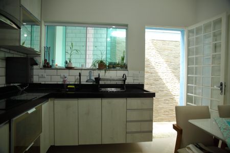 Casa à venda com 150m², 2 quartos e 2 vagasCozinha 
