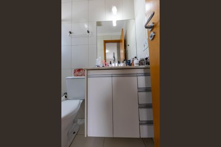 Apartamento à venda com 66m², 2 quartos e 2 vagasBanheiro da suite