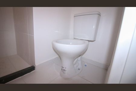 Banheiro de apartamento para alugar com 2 quartos, 50m² em Jardim Três Marias, São Paulo