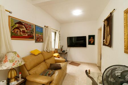 Casa à venda com 125m², 3 quartos e 2 vagas Casa à venda com 125m², 3 quartos e 2 vagasSala