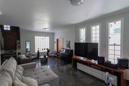 Casa à venda com 326m², 4 quartos e 4 vagasSalas 1 e 2