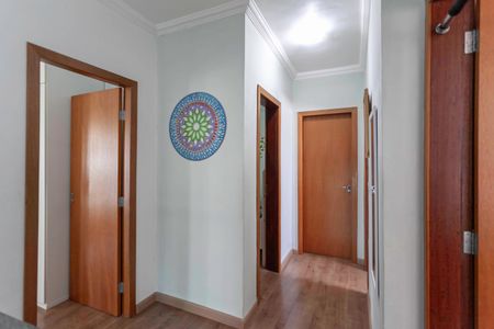 Casa à venda com 326m², 4 quartos e 4 vagasCorredor