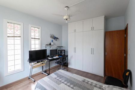 Casa à venda com 326m², 4 quartos e 4 vagasQuarto 2