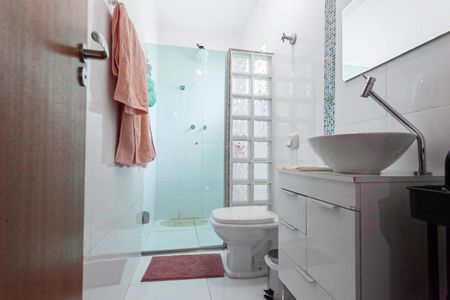 Casa à venda com 326m², 4 quartos e 4 vagasBanheiro da suíte 1