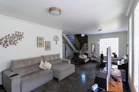 Casa à venda com 326m², 4 quartos e 4 vagasSalas 1 e 2