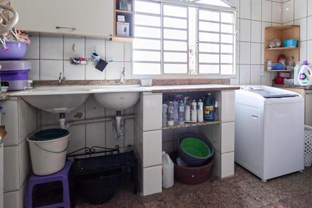 Casa à venda com 326m², 4 quartos e 4 vagasÁrea de serviço