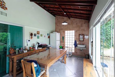 Casa à venda com 326m², 4 quartos e 4 vagasÁrea gourmet