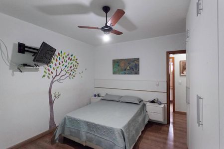 Casa à venda com 326m², 4 quartos e 4 vagasSuíte 2