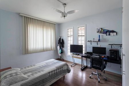 Casa à venda com 326m², 4 quartos e 4 vagasQuarto 2