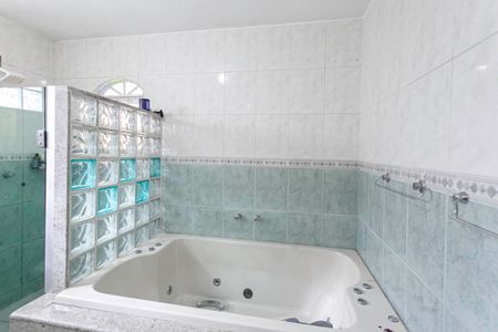 Casa à venda com 326m², 4 quartos e 4 vagasBanheiro da Suíte 2