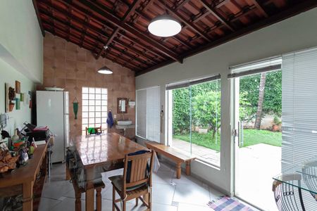 Casa à venda com 326m², 4 quartos e 4 vagasÁrea gourmet