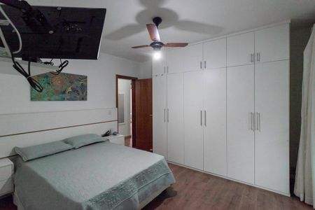 Casa à venda com 326m², 4 quartos e 4 vagasSuíte 2