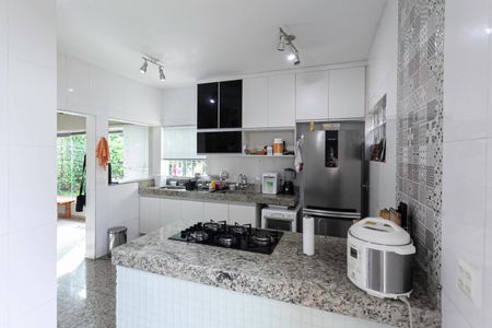 Casa à venda com 326m², 4 quartos e 4 vagasCozinha
