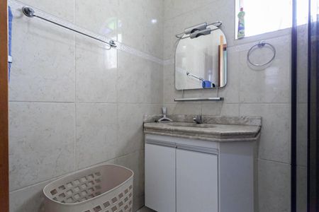 Casa à venda com 326m², 4 quartos e 4 vagasBanheiro social 