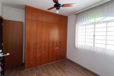 Casa à venda com 326m², 4 quartos e 4 vagasQuarto 1