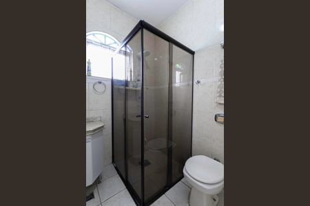 Casa à venda com 326m², 4 quartos e 4 vagasBanheiro social 