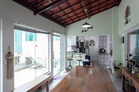 Casa à venda com 326m², 4 quartos e 4 vagasÁrea gourmet