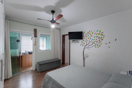 Casa à venda com 326m², 4 quartos e 4 vagasSuíte 2