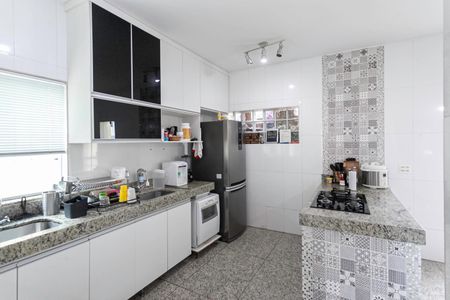 Casa à venda com 326m², 4 quartos e 4 vagasCozinha