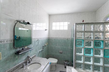 Casa à venda com 326m², 4 quartos e 4 vagasBanheiro da Suíte 2