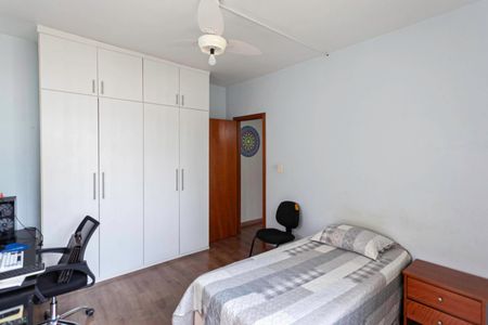 Casa à venda com 326m², 4 quartos e 4 vagasQuarto 2