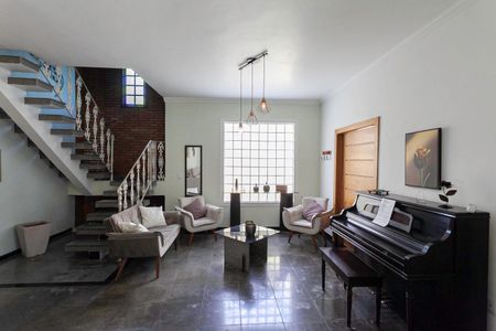 Casa à venda com 326m², 4 quartos e 4 vagasSalas 1 e 2