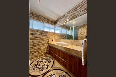 Banheiro de apartamento à venda com 3 quartos, 120m² em Vila Lidia, Campinas