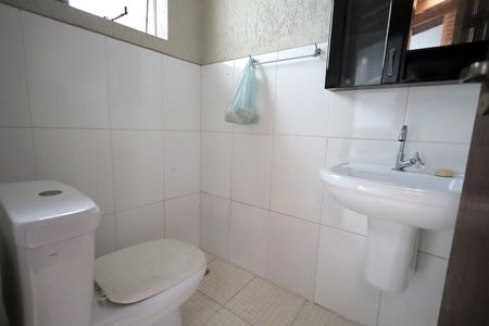 Casa à venda com 158m², 4 quartos e 4 vagasBanheiro 2