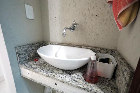 Casa à venda com 158m², 4 quartos e 4 vagasBanheiro 1