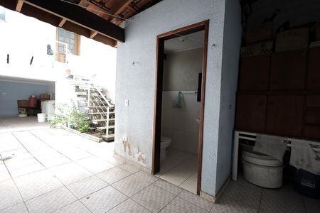 Casa à venda com 158m², 4 quartos e 4 vagasBanheiro 2