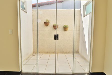 Casa de condomínio para alugar com 210m², 3 quartos e 4 vagasSala