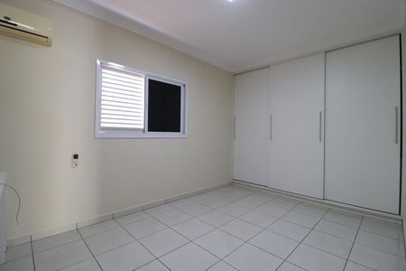 Casa de condomínio para alugar com 210m², 3 quartos e 4 vagasQuarto 2 - Suíte