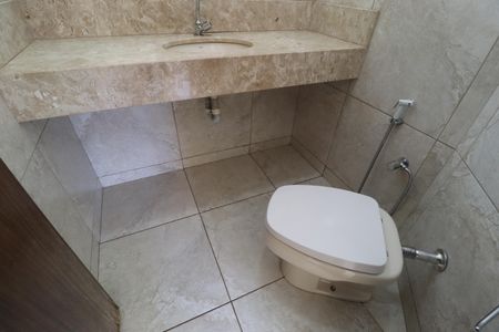 Lavabo de casa de condomínio para alugar com 3 quartos, 210m² em Jardim Holanda, Uberlândia