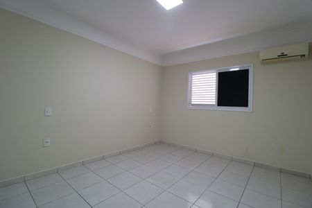 Casa de condomínio para alugar com 210m², 3 quartos e 4 vagasQuarto 3 - Suíte