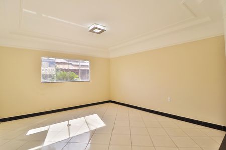 Casa de condomínio para alugar com 210m², 3 quartos e 4 vagasSala