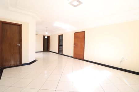 Casa de condomínio para alugar com 210m², 3 quartos e 4 vagasSala