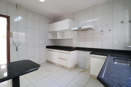 Casa de condomínio para alugar com 210m², 3 quartos e 4 vagasCozinha