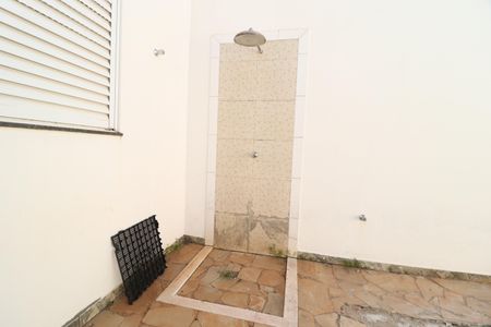 Casa de condomínio para alugar com 210m², 3 quartos e 4 vagasDucha