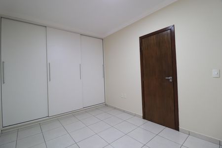 Casa de condomínio para alugar com 210m², 3 quartos e 4 vagasQuarto 2 - Suíte