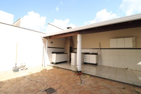 Casa de condomínio para alugar com 210m², 3 quartos e 4 vagasVaranda