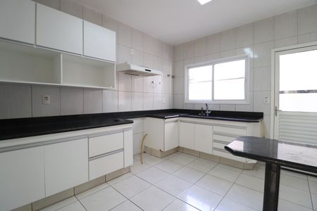 Casa de condomínio para alugar com 210m², 3 quartos e 4 vagasCozinha