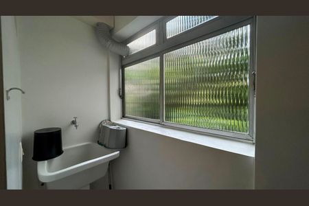 Apartamento à venda com 72m², 3 quartos e 1 vagaÁrea de Serviço