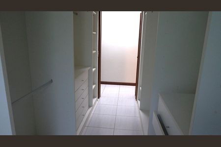 Casa para alugar com 560m², 5 quartos e 6 vagasSuíte 4