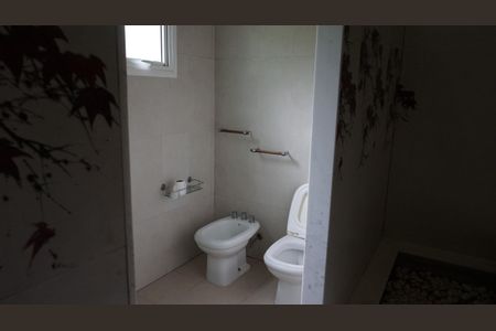 Casa para alugar com 560m², 5 quartos e 6 vagasBanheiro da suíte 4