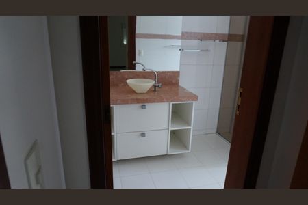 Casa para alugar com 560m², 5 quartos e 6 vagasBanheiro da suíte 3